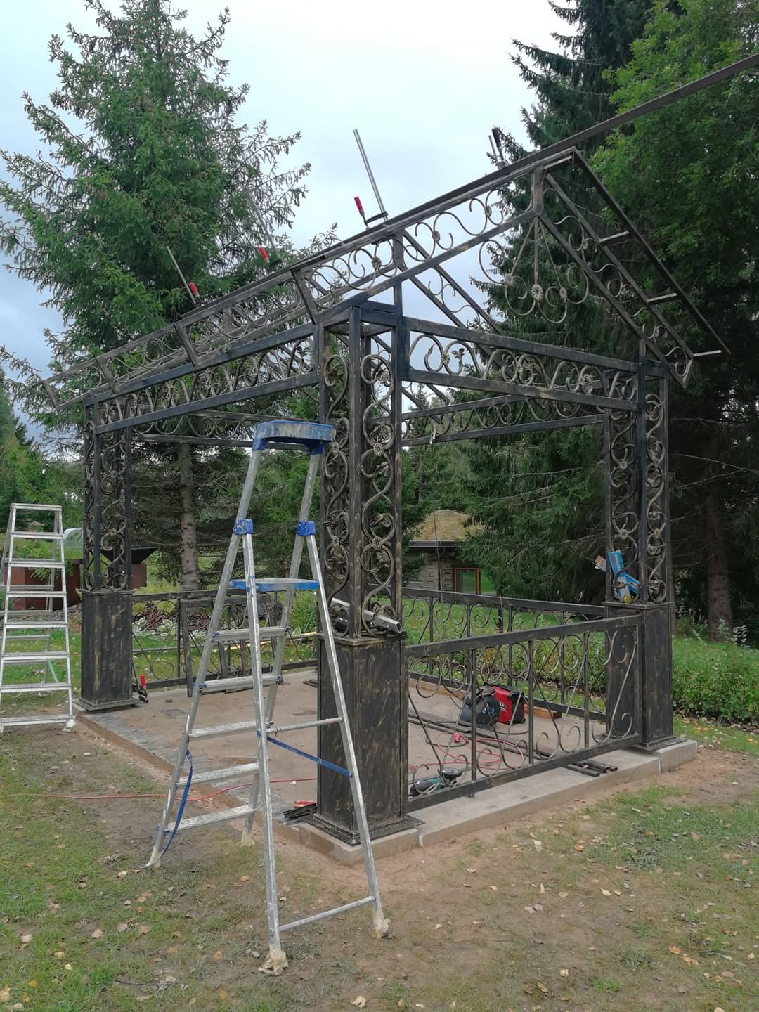 Paviljon ja metallkonstruktsioon